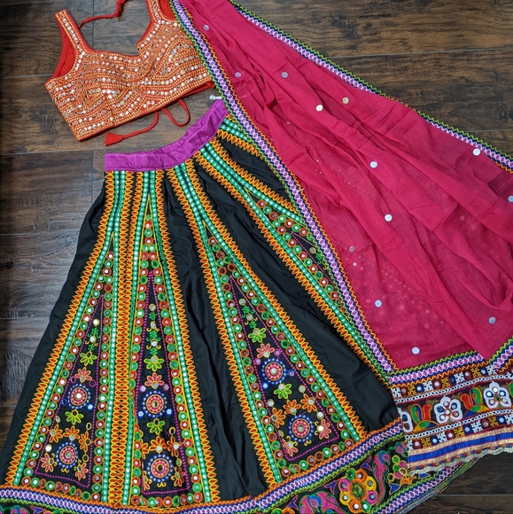 Beautiful indian lehenga choli/chaniya choli set - Picture 3 of 15